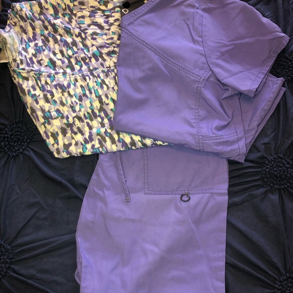 Medical Scrubs size Medium-5 Shirts 3 pants - Picture 4 of 5